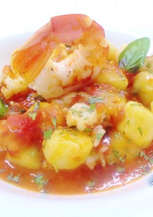 Foto di Gnocchetti di patate con gamberi argentini e pomodorini