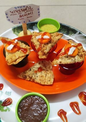 પાપડ પનીર સમોસા (Papad Paneer Samosa Recipe In Gujarati) રેસીપી મુખ્ય ફોટો