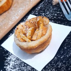 Apple roses pie 🥧 A picture of Apple roses pie 🥧.