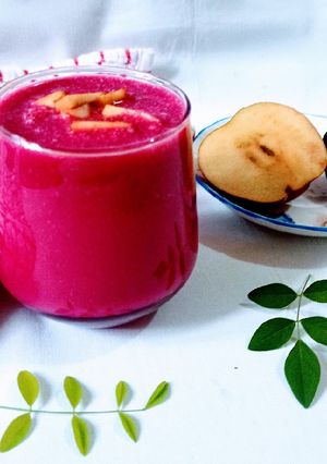 चुकंदर सेब स्मूदी (chukandar seb smoothie recipe in Hindi) रेसिपी मुख्य फोटो