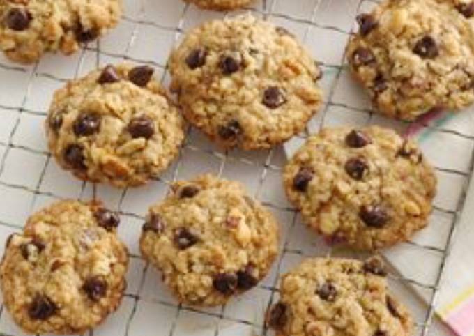 Oatmeal & Nut Chocolate Chip Cookies