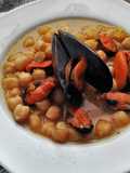 Potaje de garbanzos con mejillones