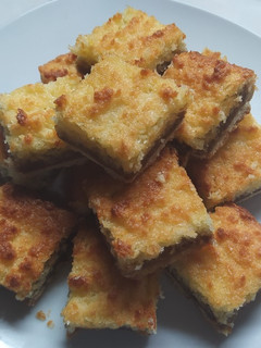 Una foto de Tarta o Cuadrados de  Coco y Dulce de Leche Materos