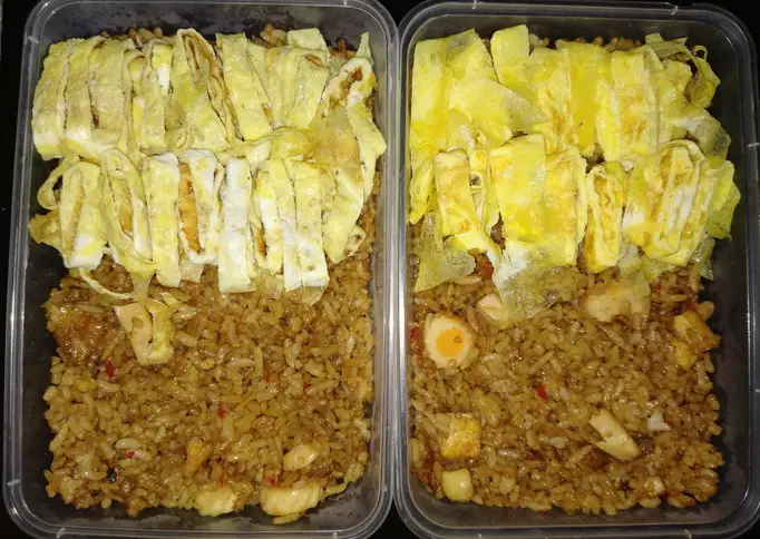 Nasi goreng ayam (bekal sekolah)