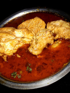 चिकन करी/रस्सा (chicken rassa recipe in marathi) रेसिपी चे मुख्य फोटो