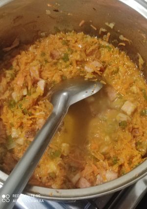 Una foto de Salteado de panceta y arroz