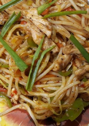 A picture of Restaurant style chicken chowmin.