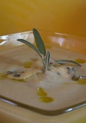 Une photo de Velouté blanc/bleu