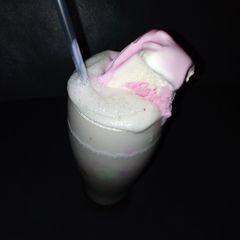 A picture of Vanilla mint milkshake.