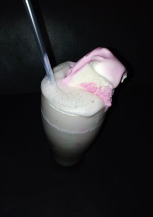 A picture of Vanilla mint milkshake.