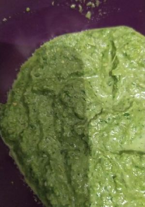 Une photo de Pesto fanes de radis trois ingrédients
