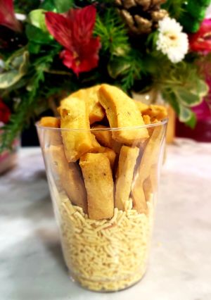 A picture of Yumm snacks NAMAKPARE.