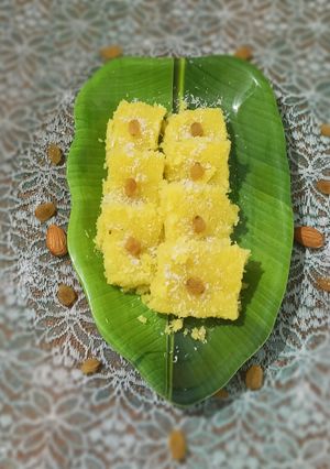 કોપરા પાક (Kopra Paak Recipe In Gujarati) રેસીપી મુખ્ય ફોટો