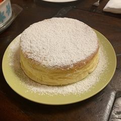 A picture of Jiggly Japanese Cheesecake.
