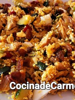 Una foto de Arroz salteado con verduras y pollo