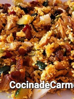 Una foto de Arroz salteado con verduras y pollo