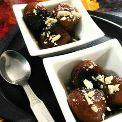 A picture of Sweet potato Gulab jamun.