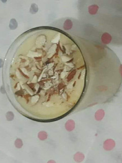 A picture of Banana dry fruit Shake.