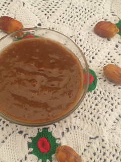 A picture of Imli khajoor ki chutney.