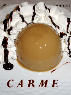Una foto de Cúpula de flan de café y chocolate