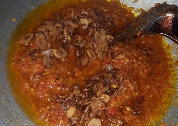 Langkah Mudah untuk Menyiapkan Sambal bawang kriuk Anti Gagal