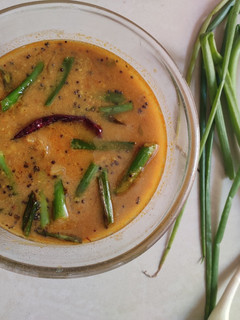 வெங்காயத்தாள் சாம்பார் (spring onion sambar) செய்முறை முக்கிய புகைப்படம்