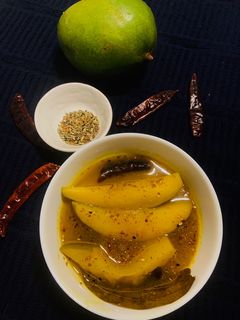 কাঁচা আমের টক ঝাল মিষ্টি চাটনি (Kacha Amer Tok Jhal Mishti Chutney Recipe in Bengali) রেসিপির প্রধান ছবি