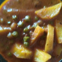 A picture of Potato peas curry.