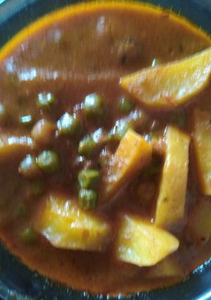 A picture of Potato peas curry.