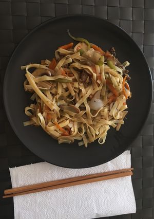 Foto principal de Wok de fideos de arroz, ternera y verduras