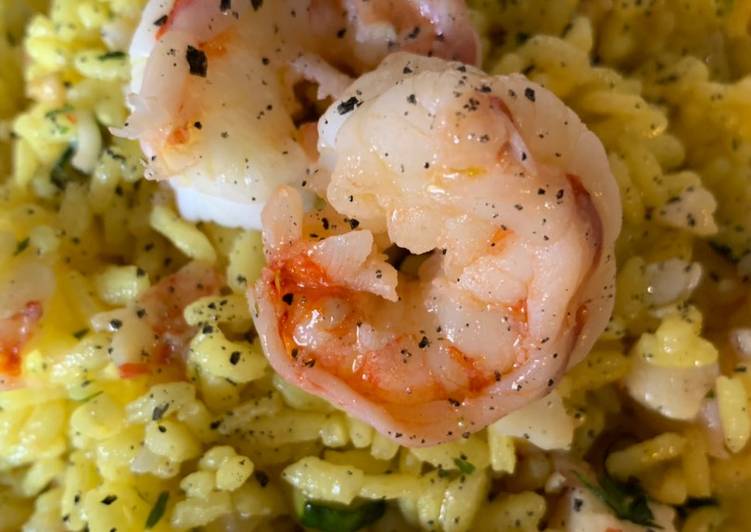 Risotto freddo allo zafferano con Zucchine saltate e code di gambero
