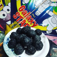 A picture of Black til laddoo.