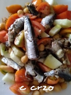 Una foto de Ensalada de garbanzos