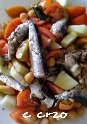 Una foto de Ensalada de garbanzos