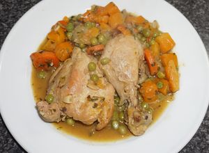 Una foto de Pollo arvejado con zapallo