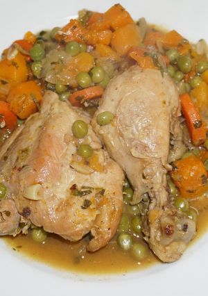 Una foto de Pollo arvejado con zapalllo