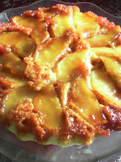Una foto de Tarta de manzanas invertida
