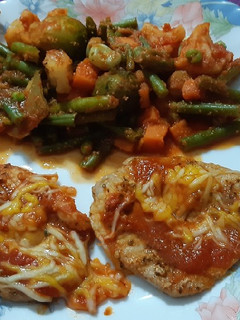 Una foto de Cinta de lomo en airfryer con verduras en microondas