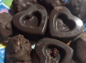 Una foto de Bomboncitos de chocolate saludables ideales para Pascua 💚🍫