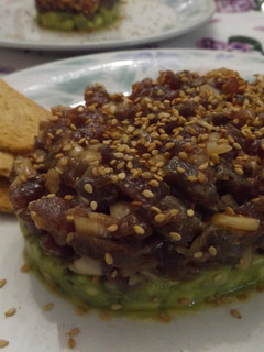 Foto principal de Tartar de bonito con aguacate y sésamo tostado
