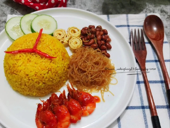 Cara Mudah Membikin Resep  Nasi kuning simple rice cooker yang Bisa Manjain Lidah, Menggugah Selera