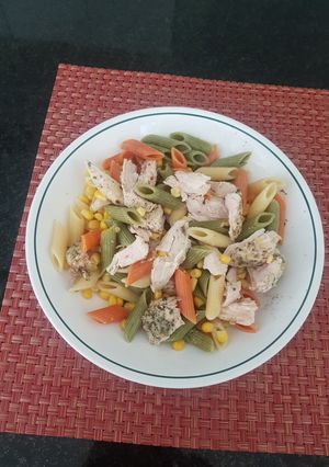Una foto de Ensalada pasta tricolor.