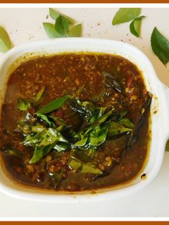 அம்மாவின் வெந்தய குழம்பு(vendaya kulambu recipe in tamil) செய்முறை முக்கிய புகைப்படம்