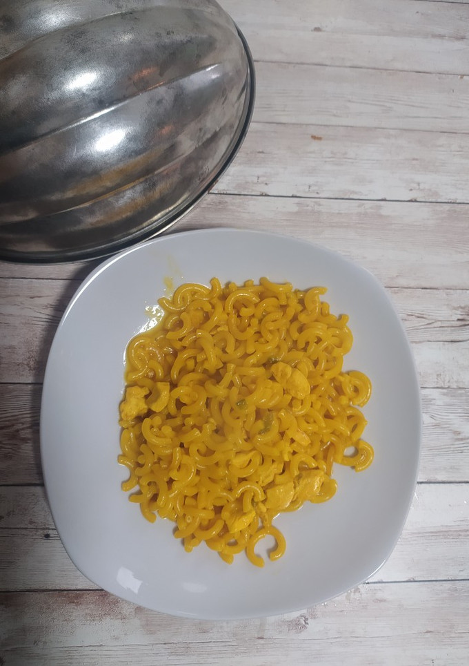 Una foto de Fideuá de pollo