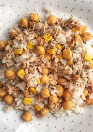 Foto principal de Arroz con garbanzos y atún 🍚
