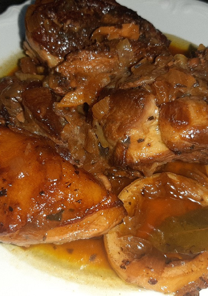 Una foto de Paletilla de cordero guisado 🍋🍗