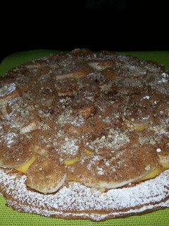 Una foto de Hojaldre con flan y plátano
