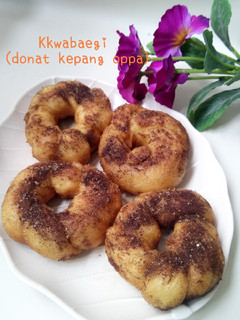 Foto resep Kkwabaegi (donat korean) tabur sugar cinnamon
