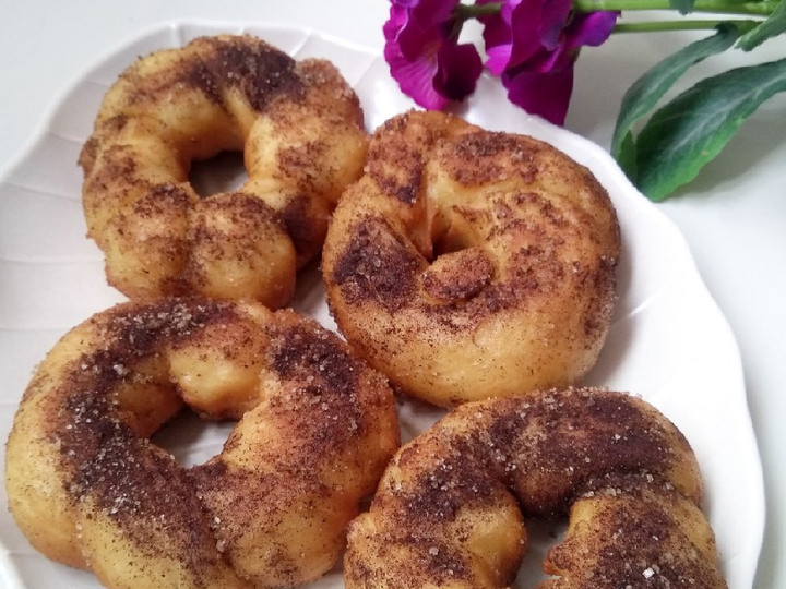 Langkah Mudah untuk Membuat Kkwabaegi (donat korean) tabur sugar cinnamon, Enak Banget