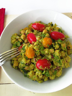 Una foto de Ensalada de garbanzos y guacamole